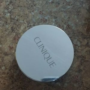 Clinique beyond perfecting powder foundation